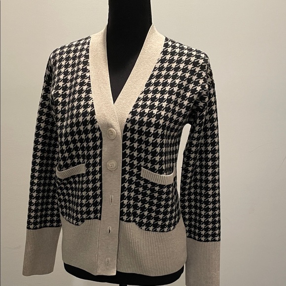 A New Day Women’s Houndstooth Cardigan Size XS Black Cream Pockets V-Neck - Picture 4 of 11